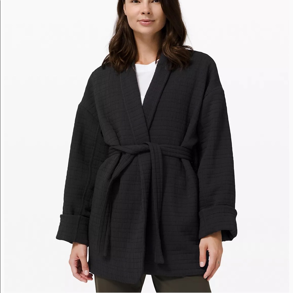 Lululemon Serene Travels Wrap black